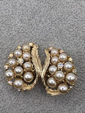 Vintage 50’s 60’s Pearl Cluster Leaf Clip-On Gold Earrings Aurora Rhinestone